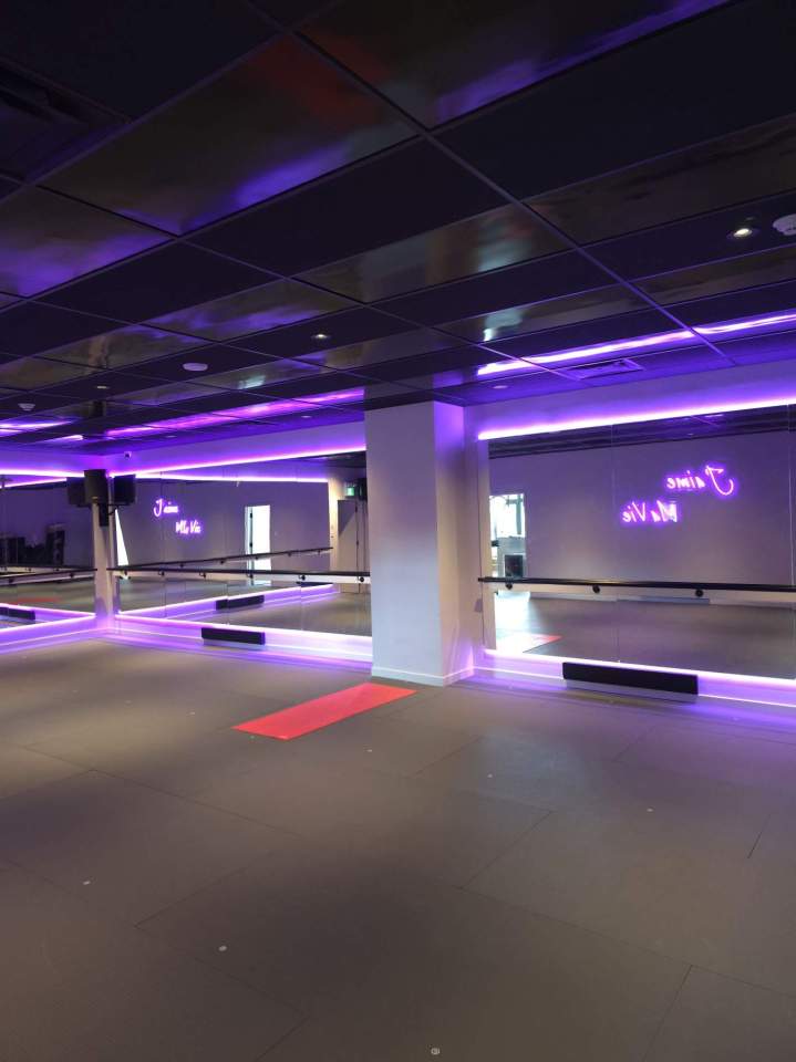 Eclairage néon violet Laval