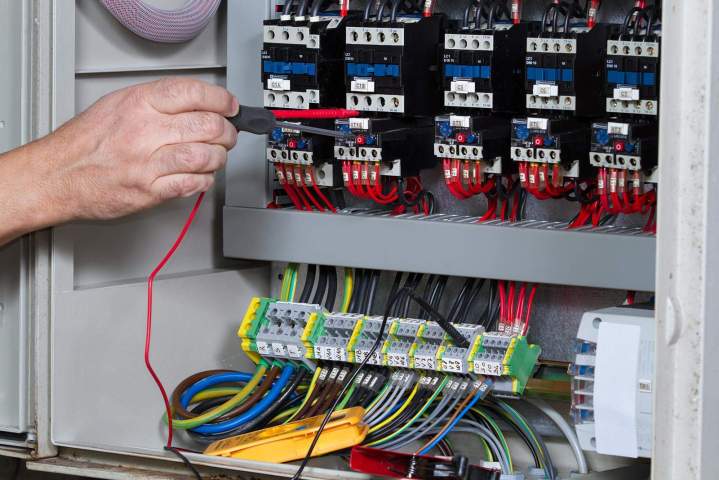 Reliable electrical repair service in Laval