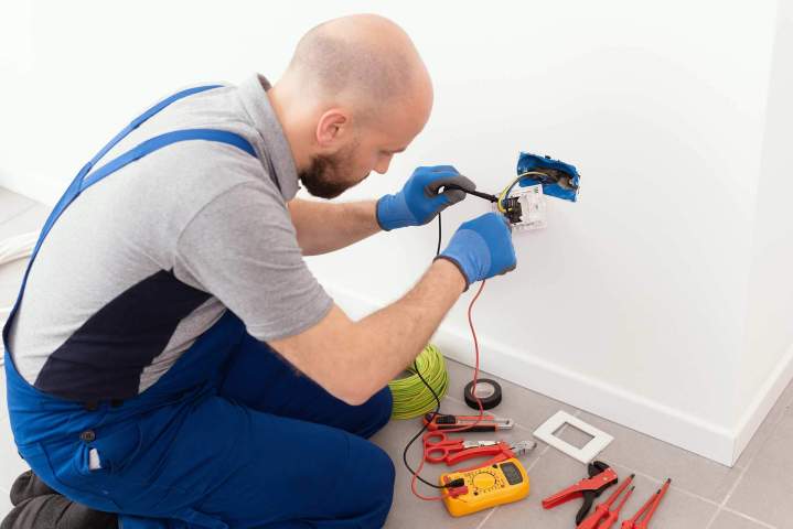 Electrical input standards in Laval